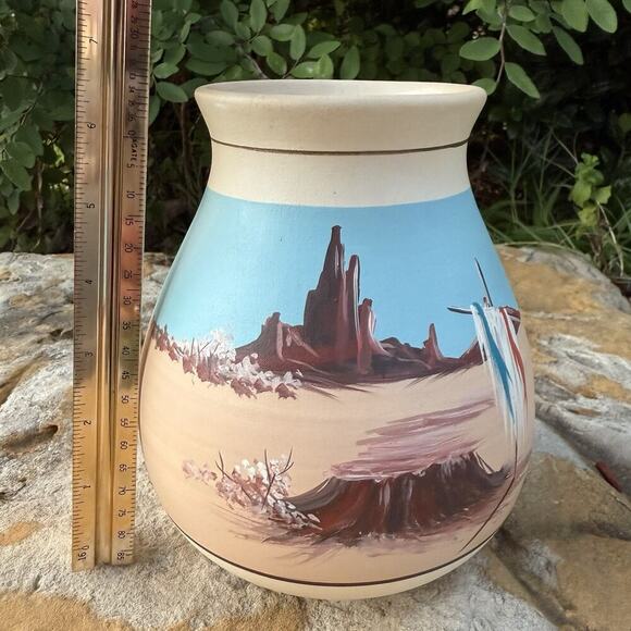VTG Navajo Native American Sisters Desert Mesa Hand Painted Pottery Vase Signed - Picture 10 of 12